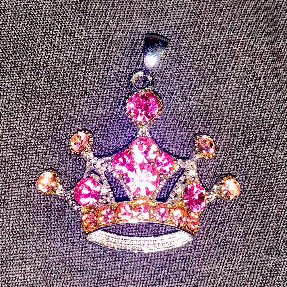 Very nice Beauty Queen Pendant